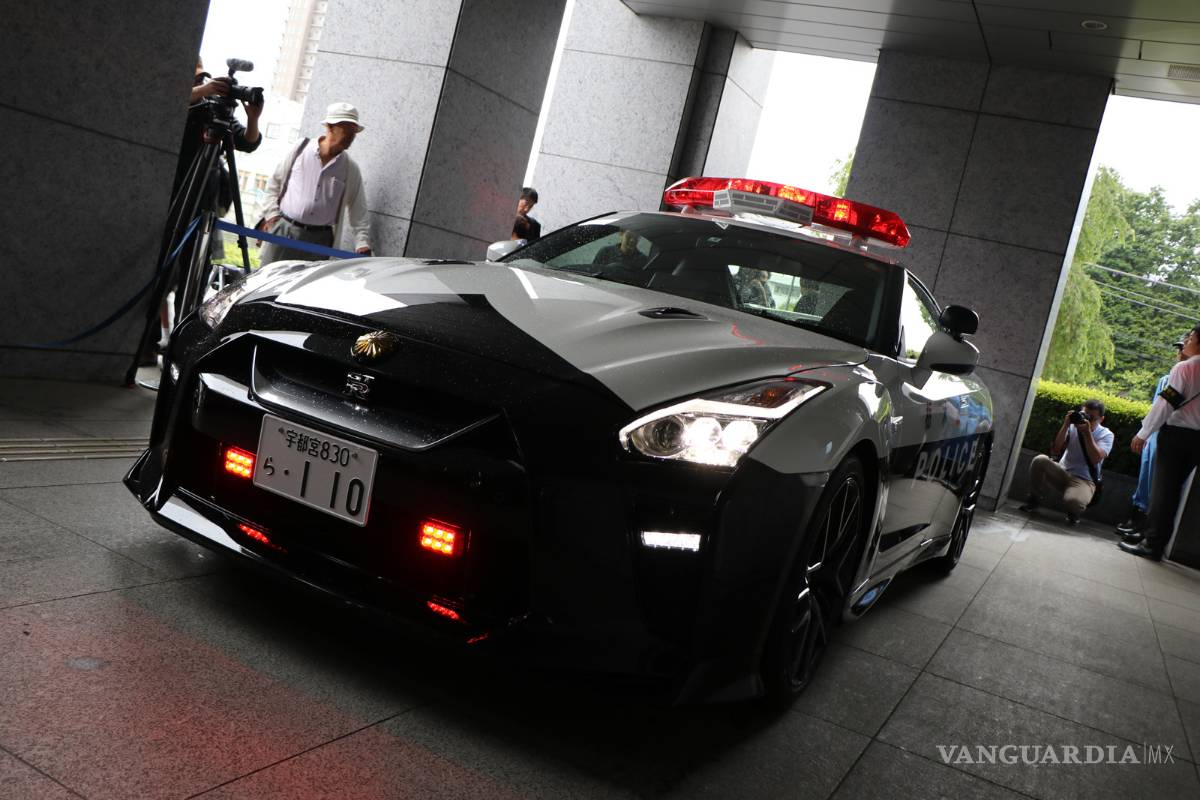 $!'Godzilla' cuidará las calles de Japón, su policía estrena un Nissan GT-R como patrulla