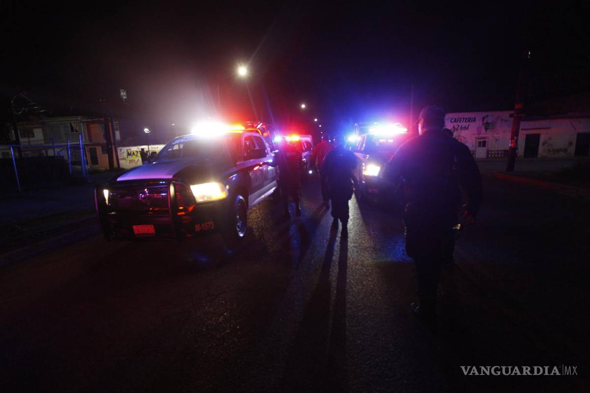 Intensa persecución policiaca en Arteaga termina en Saltillo; detienen a dos y aseguran a menores