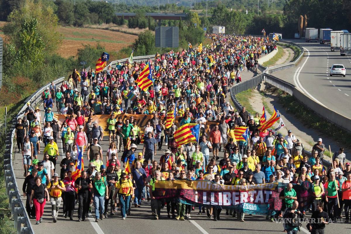 $!Catalanes independentistas vuelven a tomar las calles en Barcelona tras 2 días de violencia