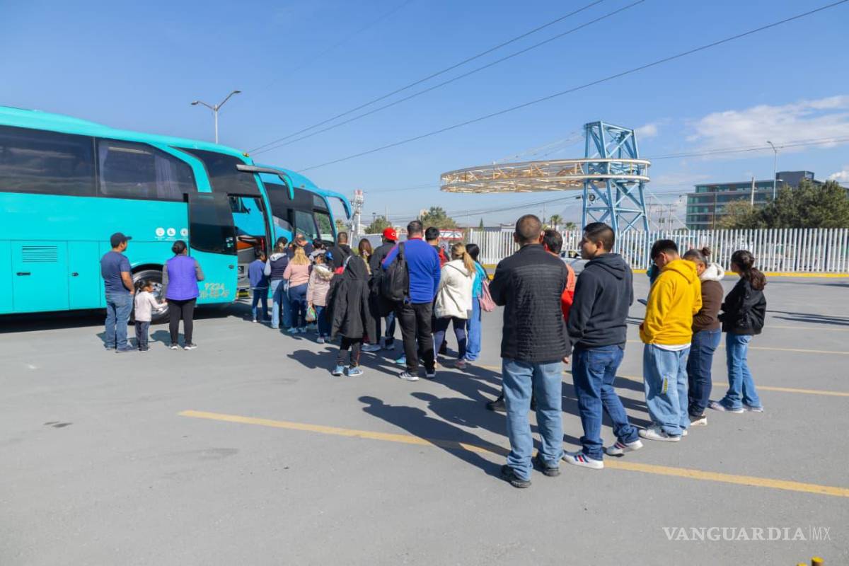 $!Niñas, niños y familias saltillenses asistieron al Juego de Leyendas 2026 gracias a la invitación del alcalde Javier Díaz González, como parte del programa “Activa tu parque”.