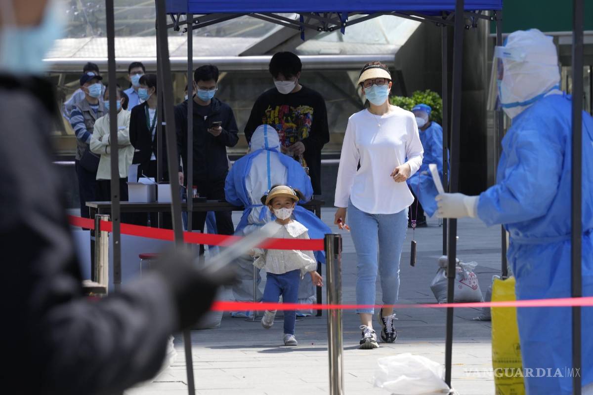 Chocan OMS y China por ‘cero COVID’