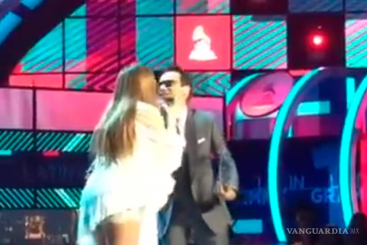 Marc Anthony y J.Lo se besaron en los Latin Grammy (video)