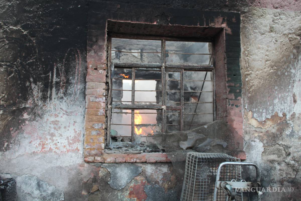 Incendian casa en Águila de Oro, en Saltillo; identifican a los responsables