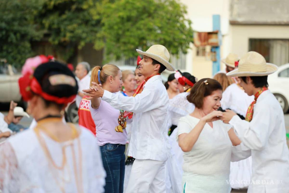 $!Niños y adultos de diversos sectores de la capital disfrutaron al aire libre de las actividades gratuitas del mes patrio.