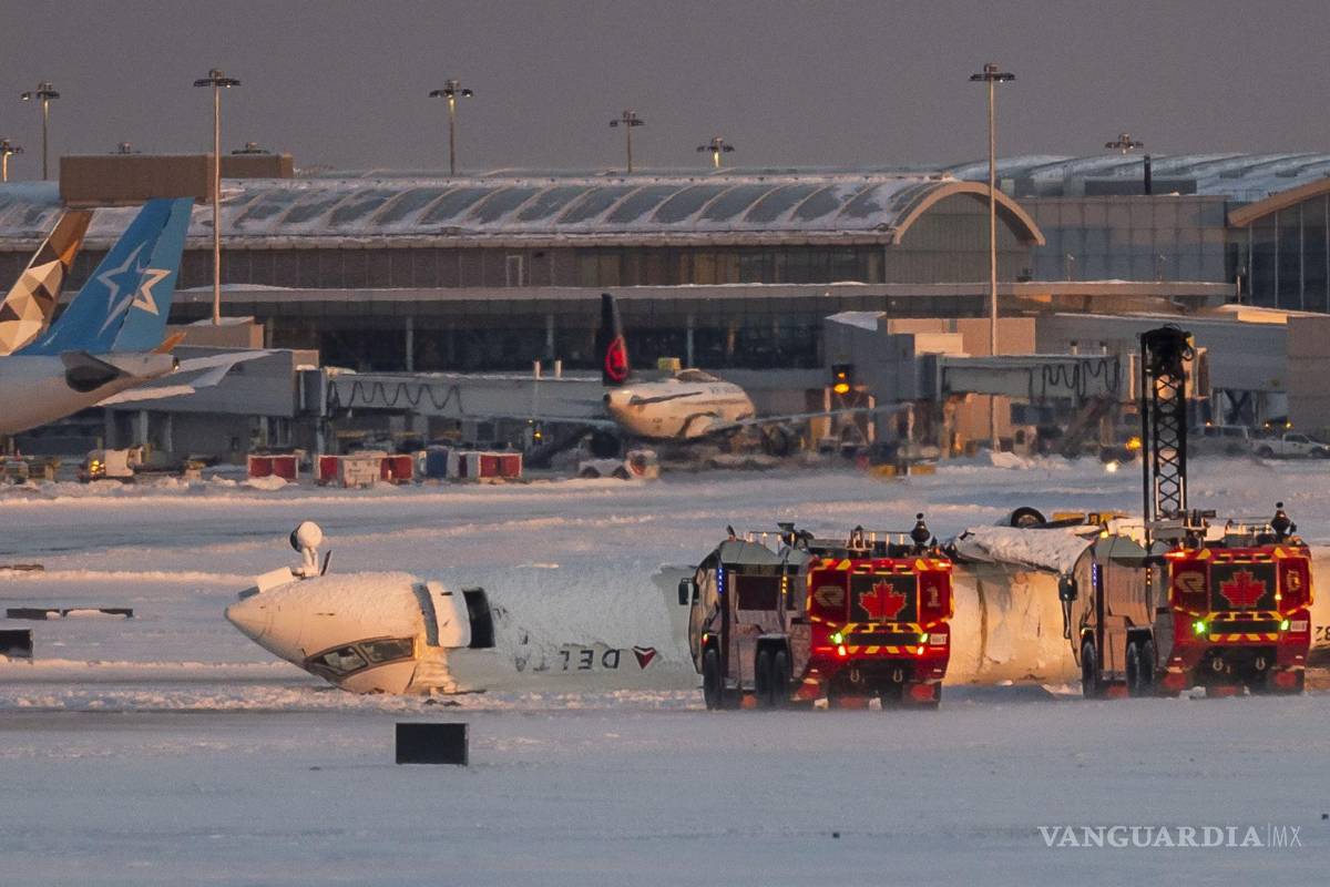 Revelan video del momento en que avión de Delta se volcó e incendió en Toronto