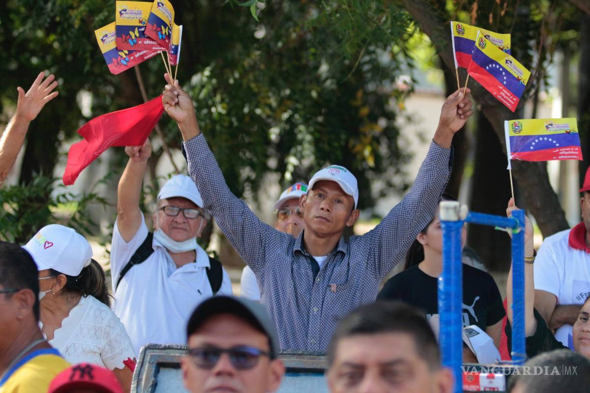 $!Venezolanos y colombianos en un concierto con motivo de la Investidura de Petro en la plaza de la Confraternidad en San Antonio del Táchira, Venezuela.