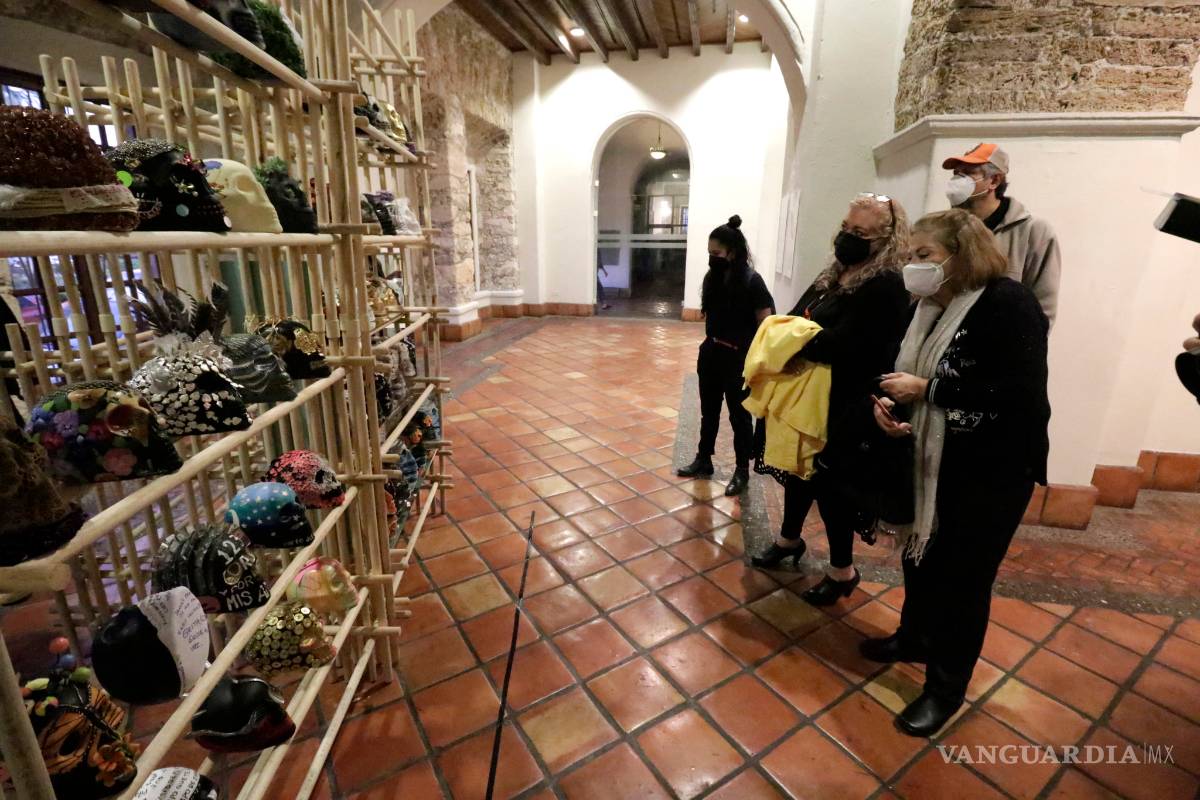 $!‘Ausencia y memoria’, dedican tzompantli a las víctimas de feminicidio