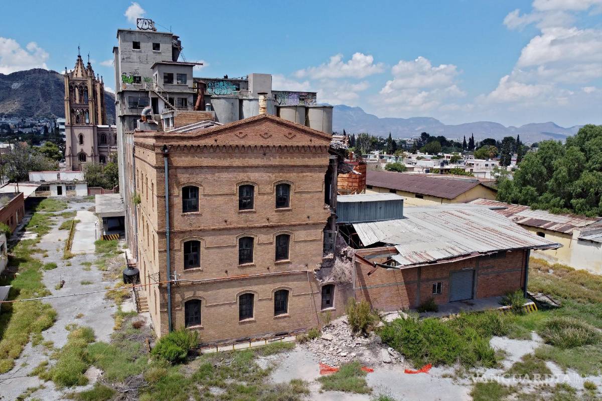 $!Imagen de la estructura exterior del molino, destacando la necesidad urgente de intervención.