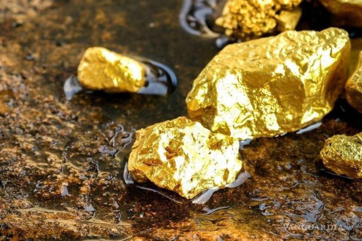Oro alcanza los 4 mil 200 dólares, mientras moneda de EU se debilita