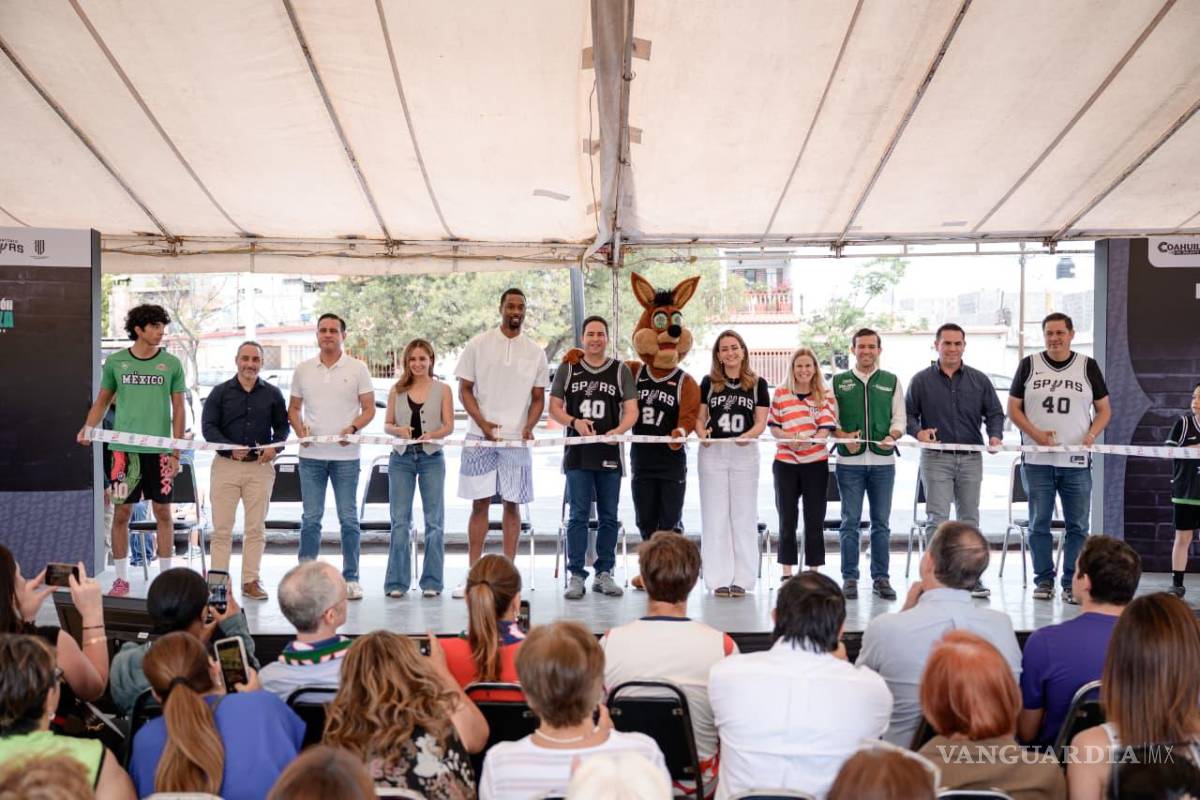 $!Autoridades municipales, representantes de los Spurs y vecinos participaron en el corte de listón de las plazas Satélite Sur Spurs y Lomas del Refugio Spurs.
