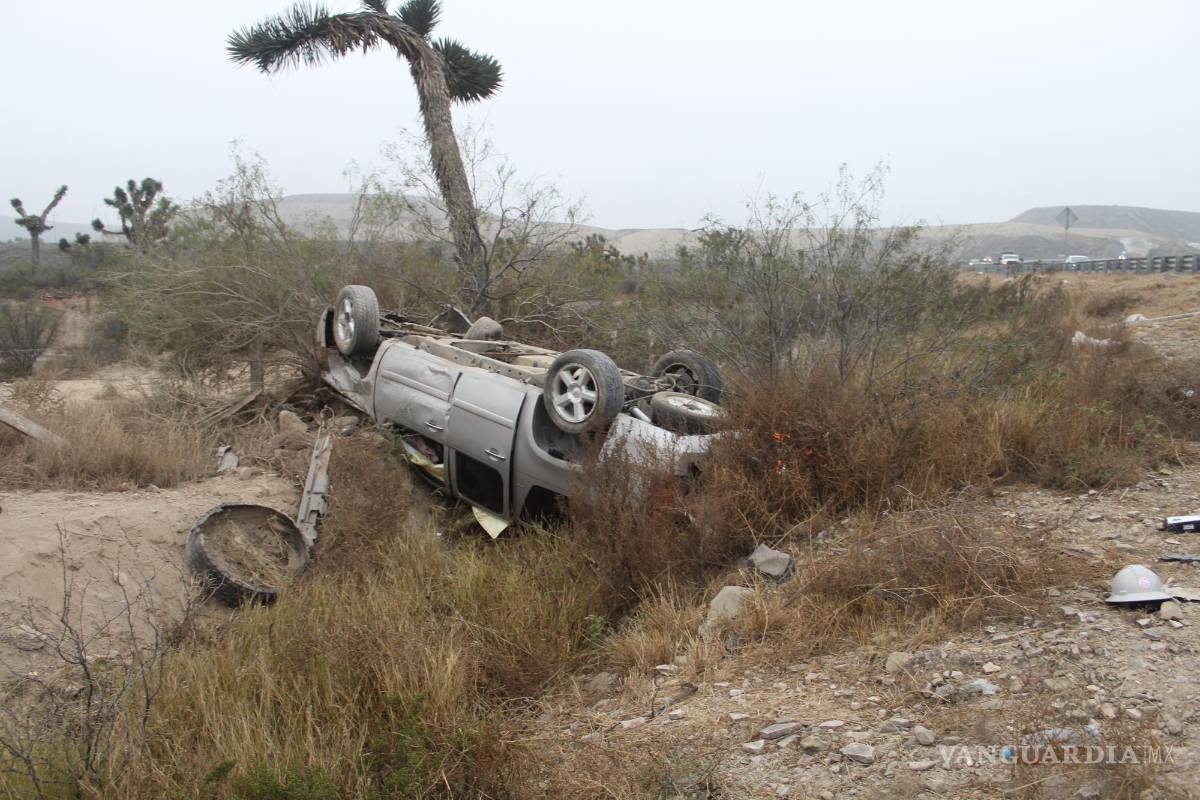 Volcadura sarandea a paisanos en el libramiento norponiente de Saltillo