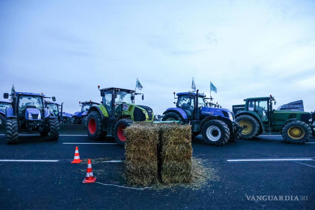 París bajo sitio: bloquean cientos de agricultores las principales carreteras