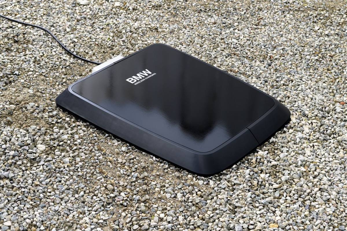 $!BMW estrenará la carga inalámbrica este verano, para el 530e iPerformance