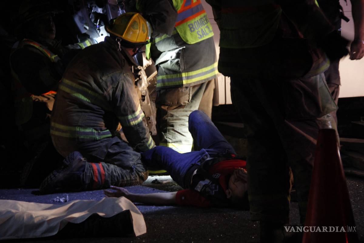 $!Mueren 4 personas en choque frontal de camiones de transporte, en la carretera Saltillo-Zacatecas