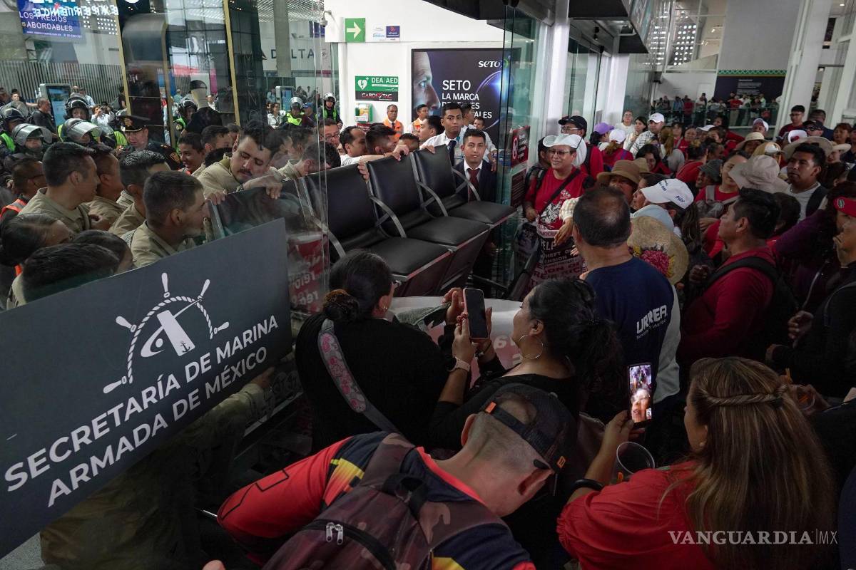 Así fue el portazo de la CNTE en el AICM; manifestantes se retiran