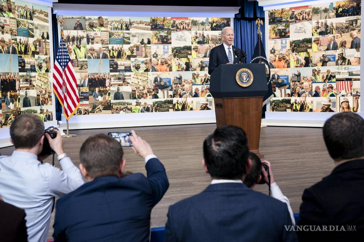 $!El presidente Joe Biden pronuncia comentarios sobre la economía en el South Court Auditorium del edificio de oficinas ejecutivas Eisenhower cerca de la Casa Blanca en Washington, el jueves 12 de enero de 2023. El presidente Biden dijo a los periodistas el jueves que estaba cooperando plenamente con el Departamento de Justicia. en su investigación sobre documentos clasificados encontrados en su residencia de Delaware, y prometió una mayor explicación en los próximos días. (Sarah Silbiger/The New York Times)