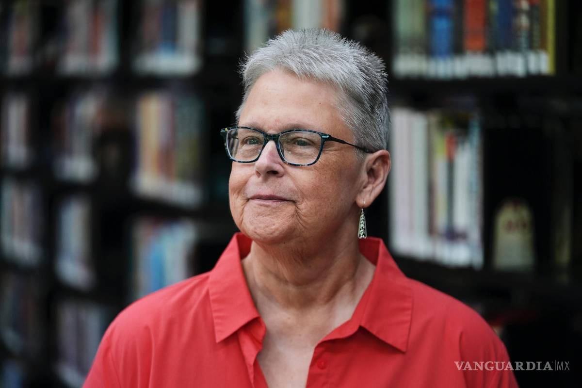 $!Lisa Brakel, una bibliotecaria jubilada, dijo que Voice of America era un “pilar” cuando era profesora de música en Kuwait en la década de 1980.