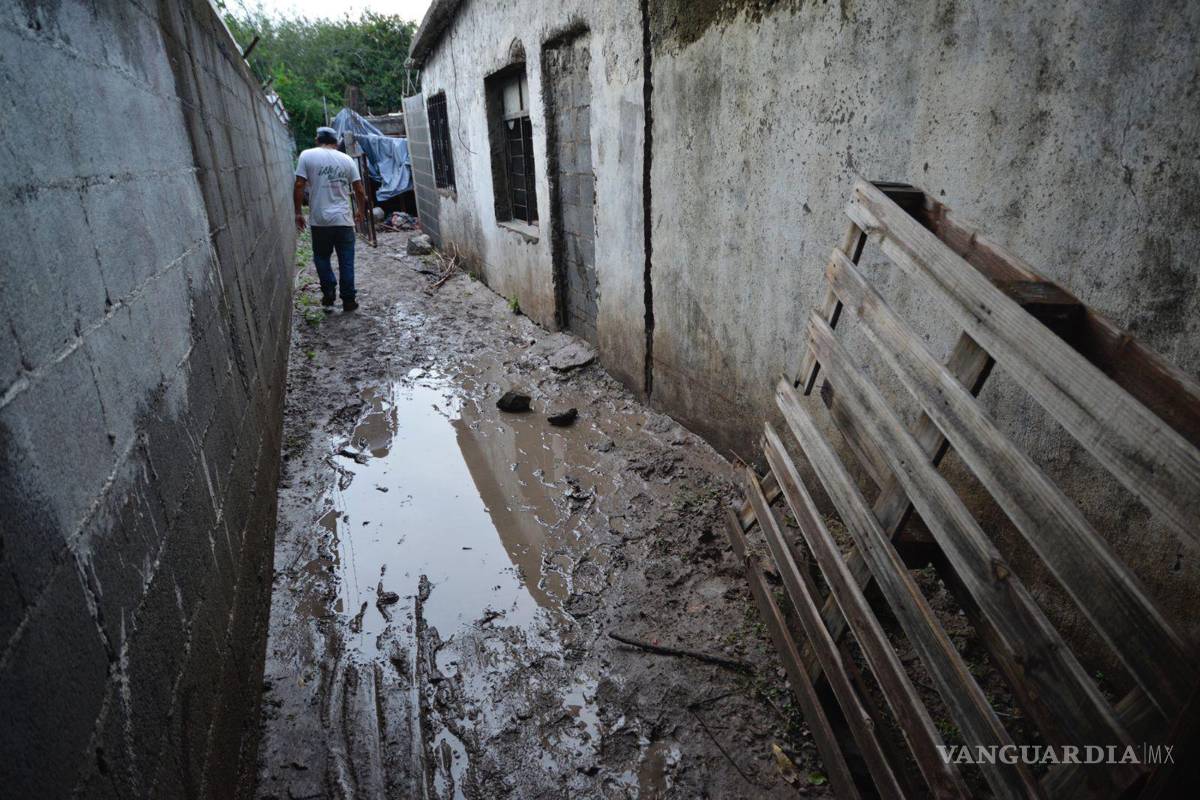 $!Tras fuertes lluvias se registraron desbordes de arroyos en la Región Carbonífera de Coahuila, donde el municipio de Múzquiz quedó prácticamente bajo el agua