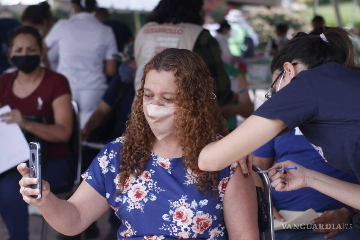 Fluye vacunación en el Parque las Maravillas de Saltillo; piden no acudir si no se vacunaron en jornada de 40