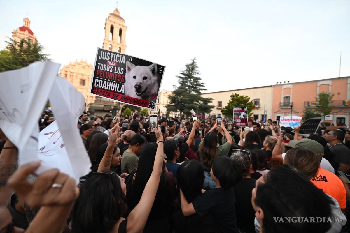 $!Protesta en Plaza de Armas por la muerte del perro Rocky luego de haber sufrido maltrato