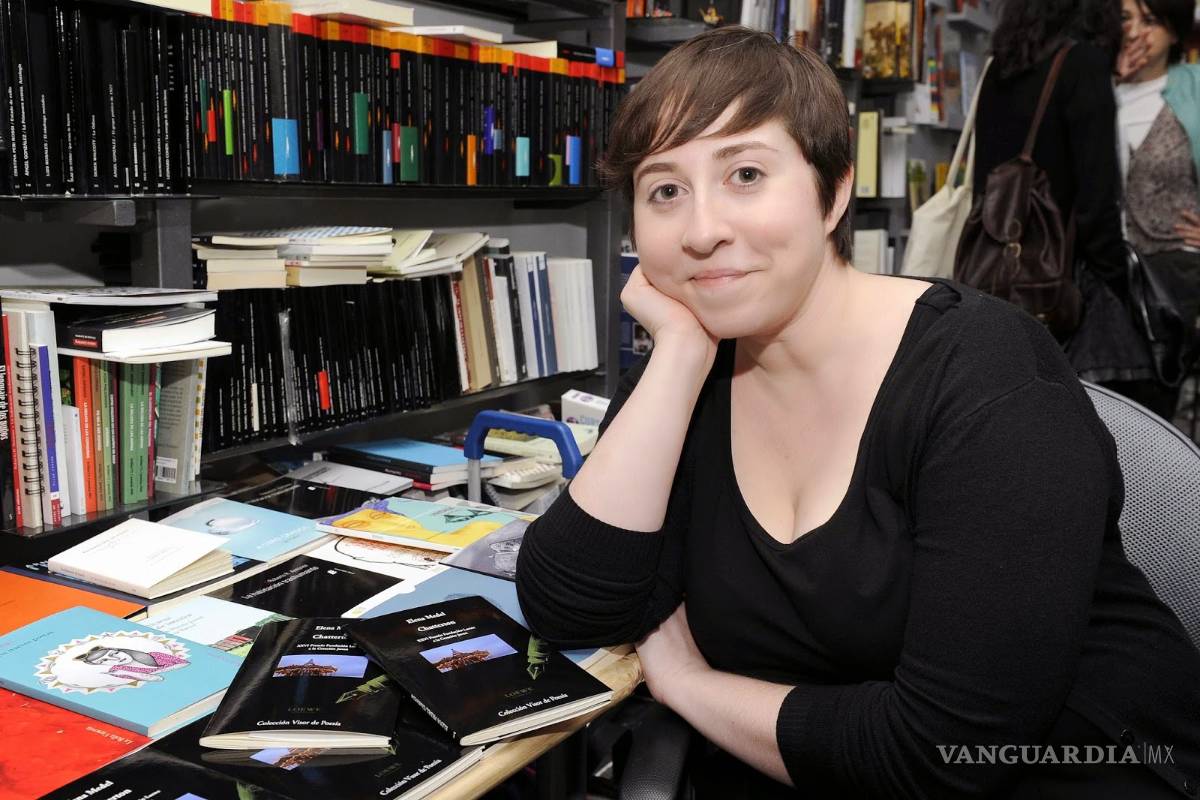 $!Aún es complicado para mujeres difundir sus obras, dice poeta española