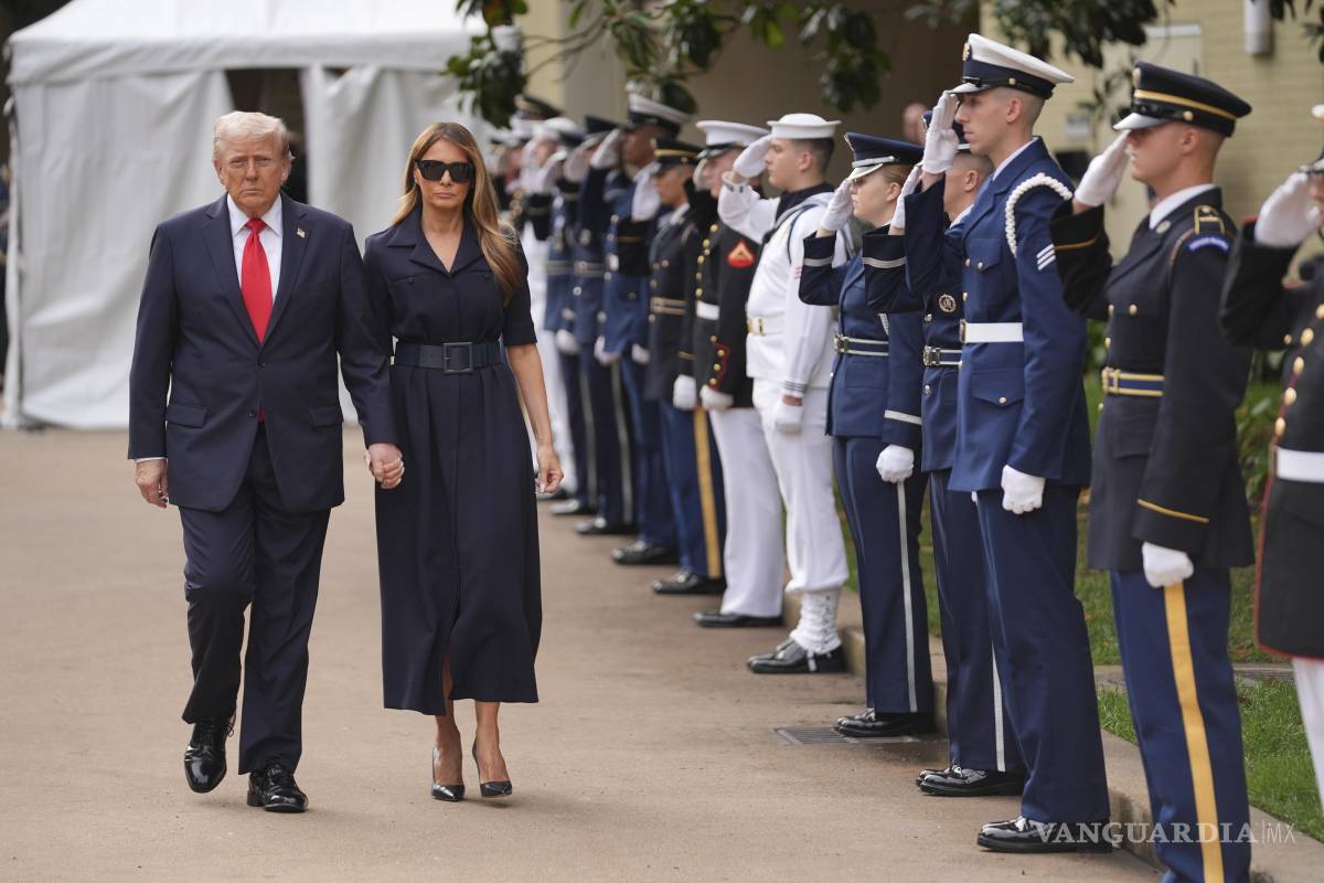$!Donald Trump y la primera dama Melania Trump llegan a una ceremonia para conmemorar el 24.º aniversario de los atentados del 11-S en el Pentágono.