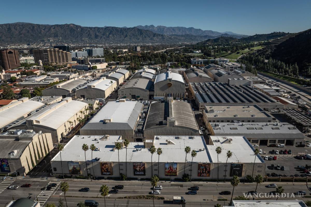 $!Una vista aérea muestra los estudios Warner Bros. en Burbank, California.
