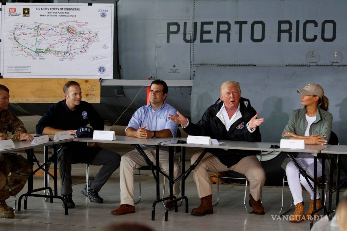 Llega Trump a Puerto Rico entre críticas por su gestión del huracán