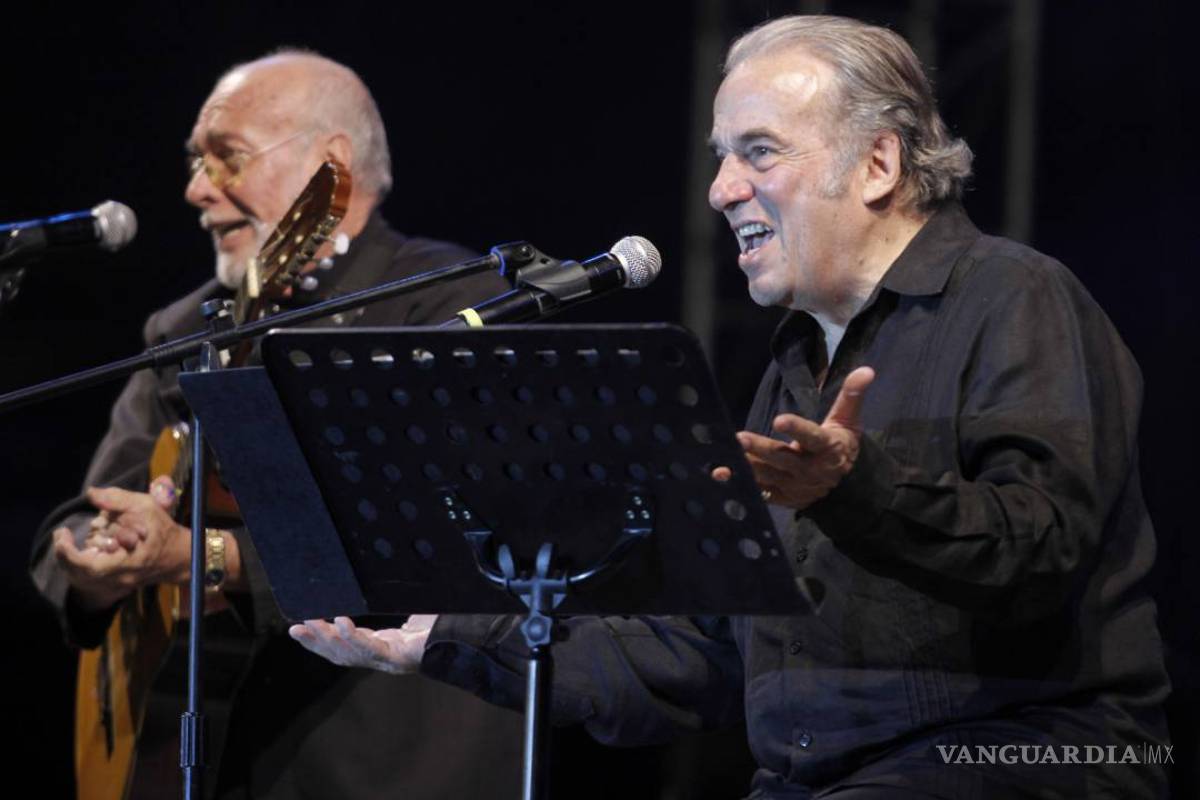 Celebra Óscar Chávez medio siglo de trayectoria