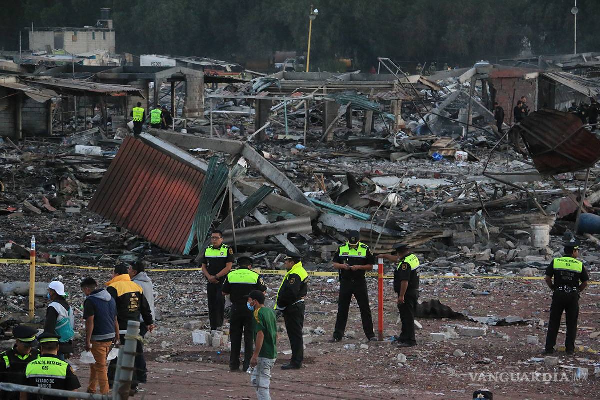 $!Ejército validó permisos para vender pirotecnia en mercado de Tultepec
