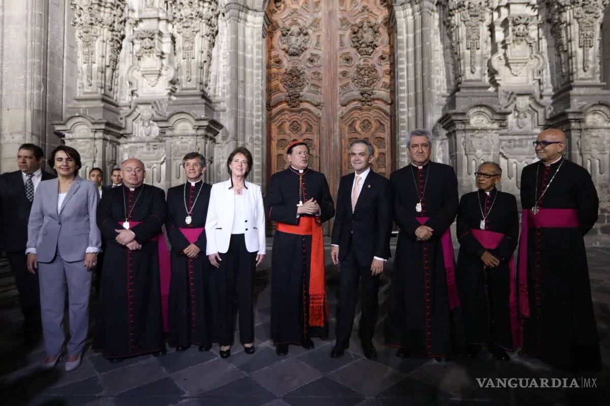 $!Brilla Catedral Metropolitana de la CDMX con nueva iluminación