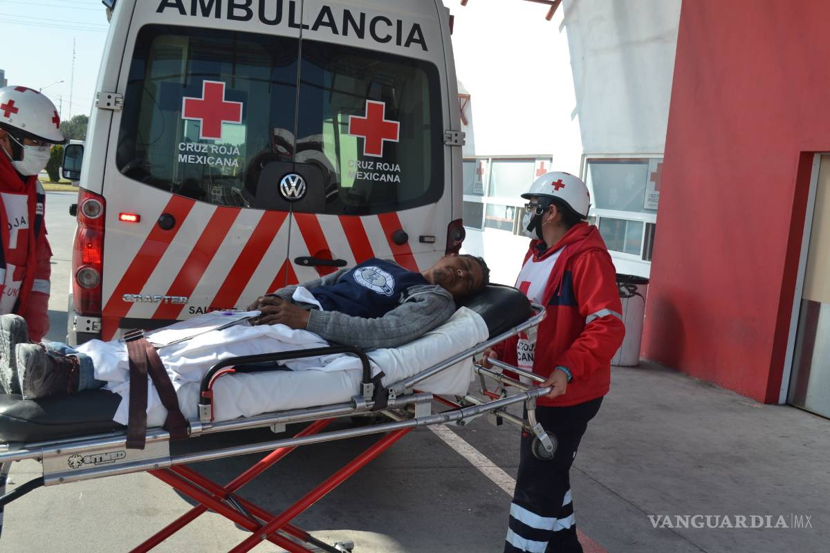 Cae albañil de 3 metros y sale ileso
