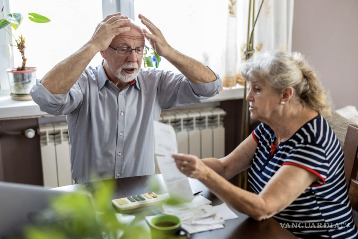 $!Uno de los hallazgos más delicados señalados por Condusef es que algunos fraudes provienen del círculo cercano del adulto mayor.