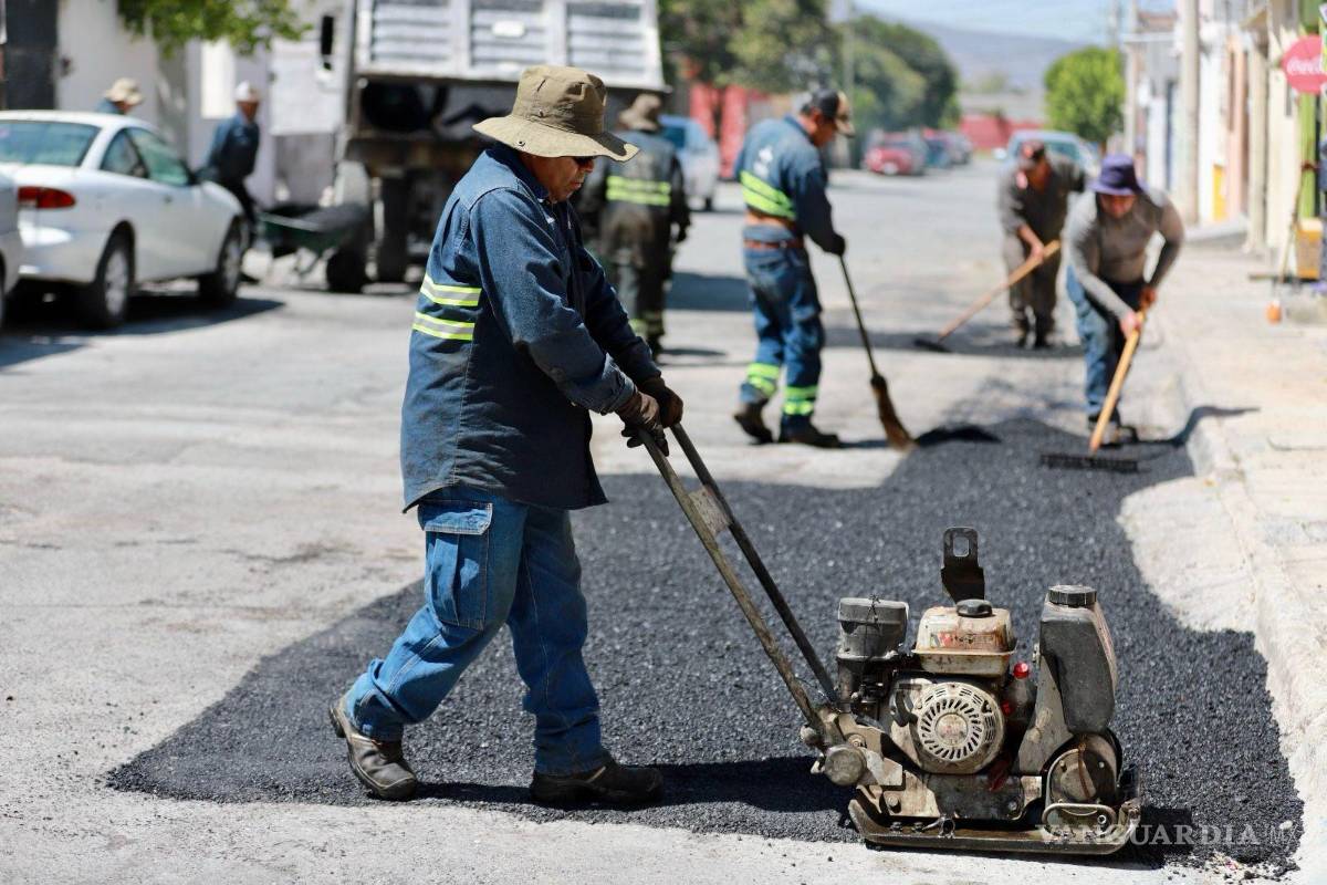 $!Diariamente, seis cuadrillas de trabajadores, equipadas con las herramientas adecuadas, recorren todos los sectores de la ciudad.