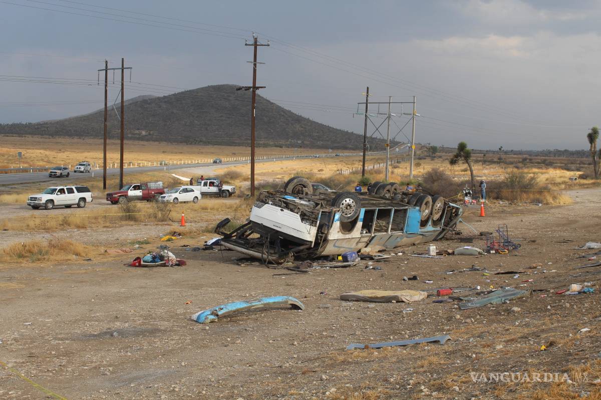 Camionazo mata a tres comerciantes de Monclova; hay 16 heridos