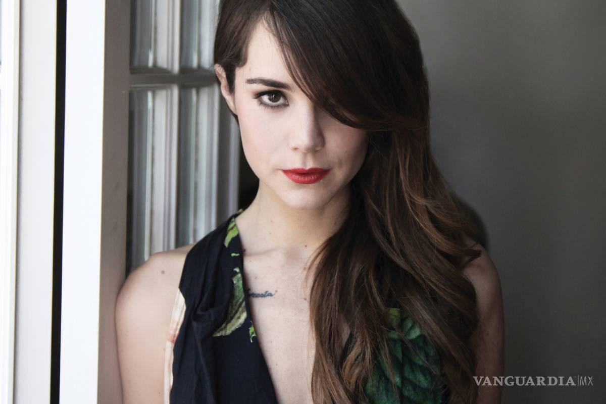 Camila Sodi es criticada por ser madre soltera, &quot;no merece a Chicharito&quot; le dicen