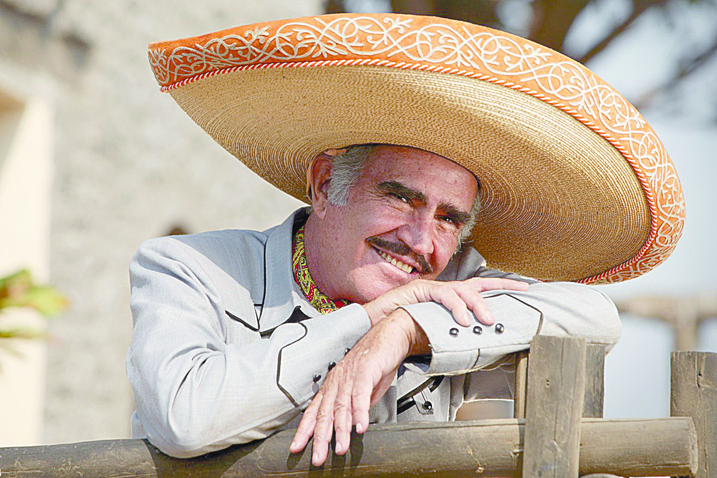 Vicente Fernández deja el retiro; estrena ‘En la Cárcel de tu Adiós’