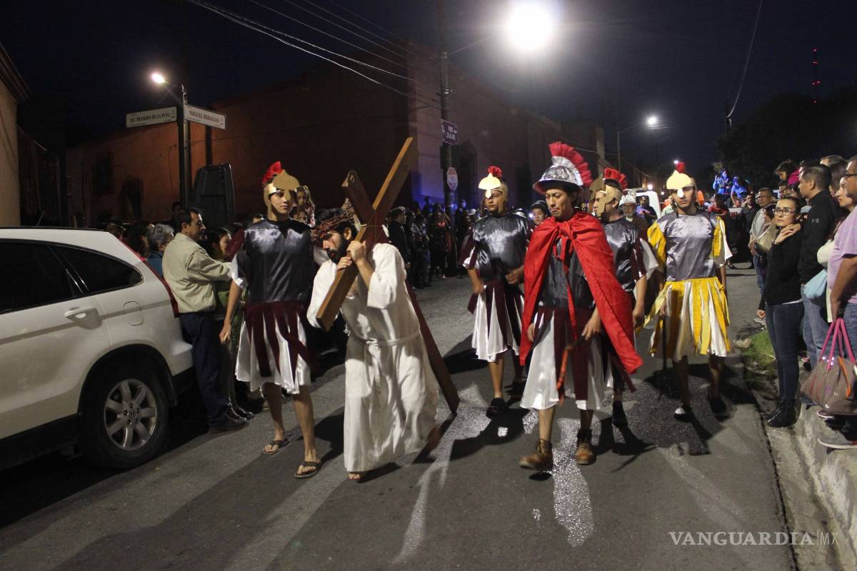 $!La procesión del silencio se apodera de Viesca