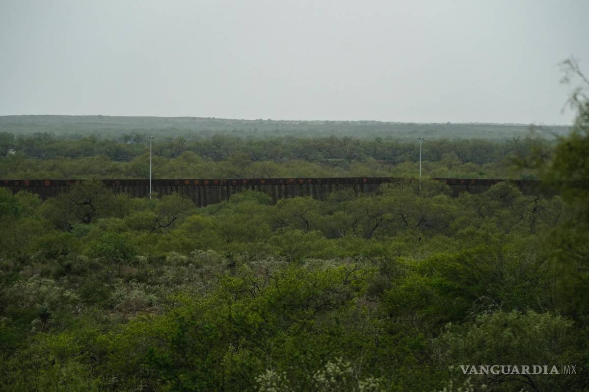 $!Cientos de migrantes terminaron necesitando tratamiento extenso en hospitales de Estados Unidos después de intentar escalar barreras a lo largo de la frontera sur.