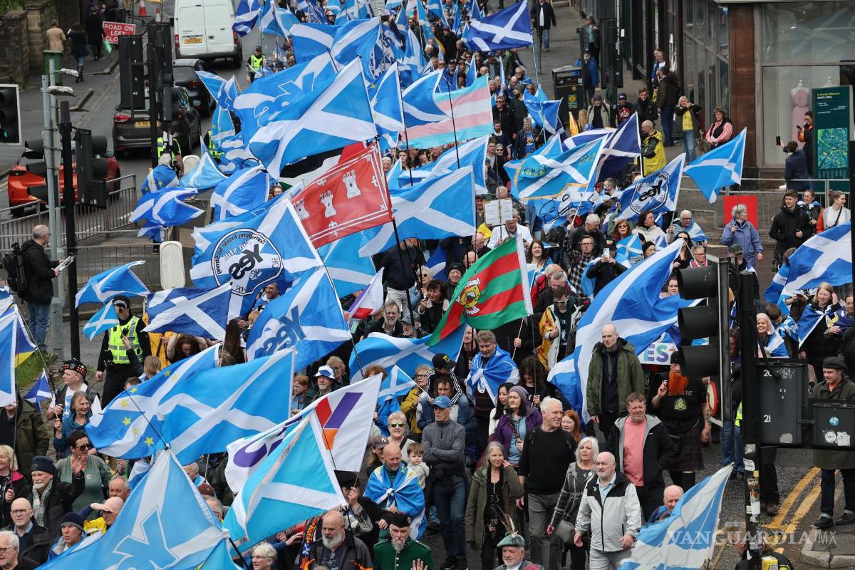Así inicia el reinado del Carlos III tras una larga espera para ser el monarca británico (fotos)