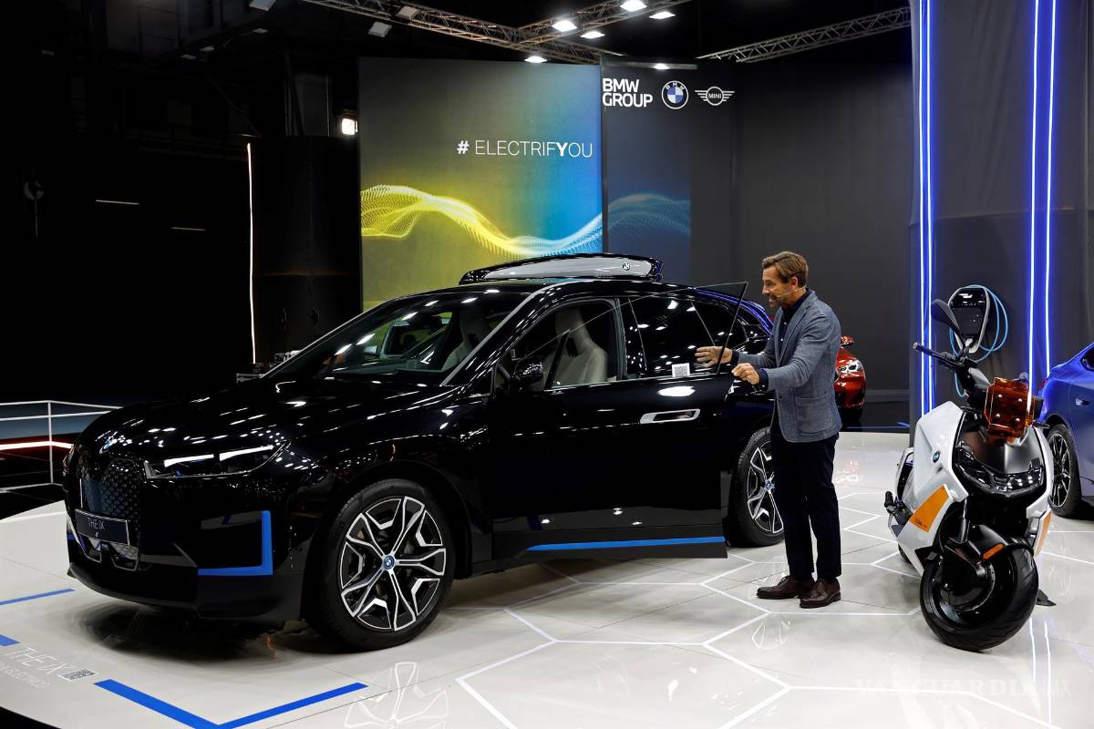 $!El CEO de BMW Ibérica, Manuel Terroba, durante la presentación del BMW iX. EFE/Toni Albir