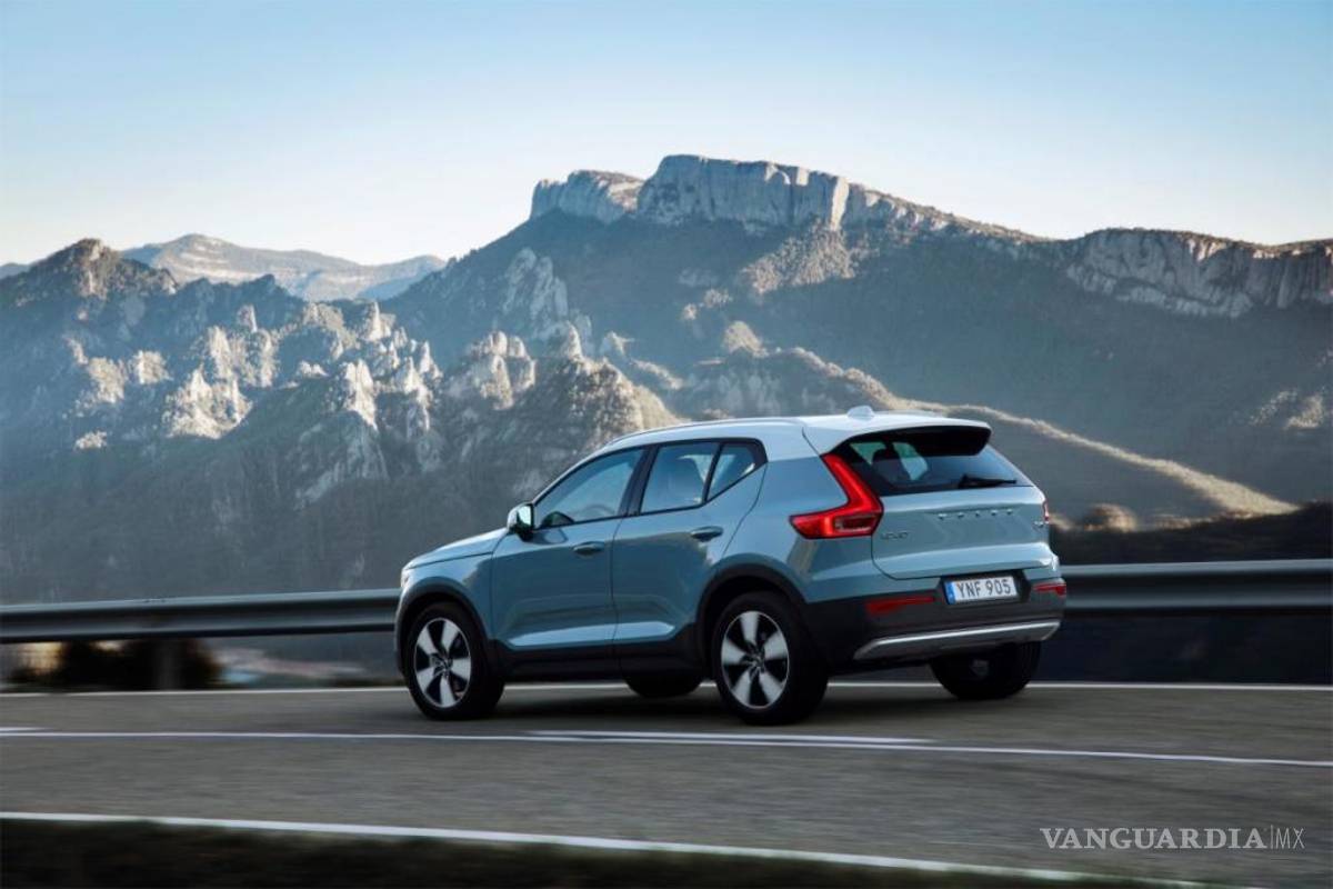 Volvo XC40 T2 alcanza una velocidad máxima de 180 km/h