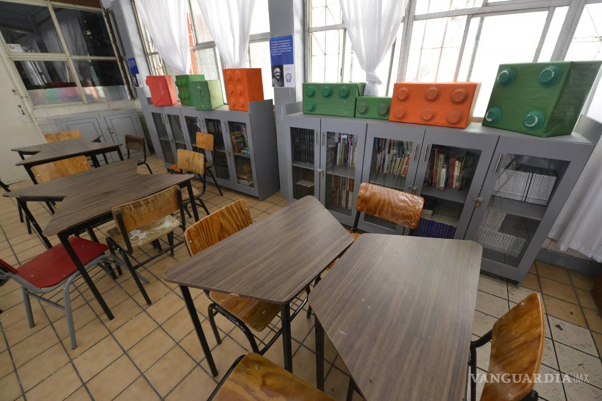 $!Los estantes de la biblioteca están repletos de libros donados por amigos, familiares y el Club de Leones.