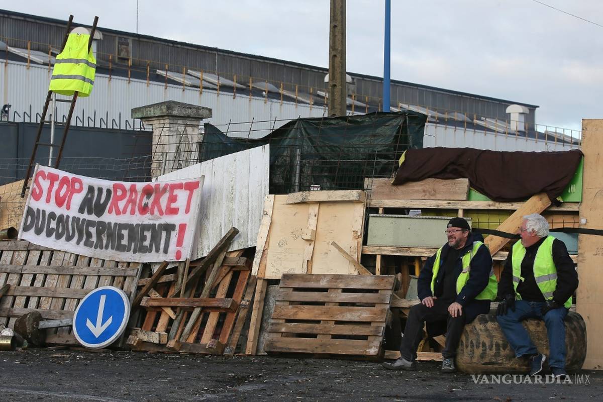 Cede el gobierno francés, ante la presión de los “chalecos amarillos” no habrá más gasolinazos