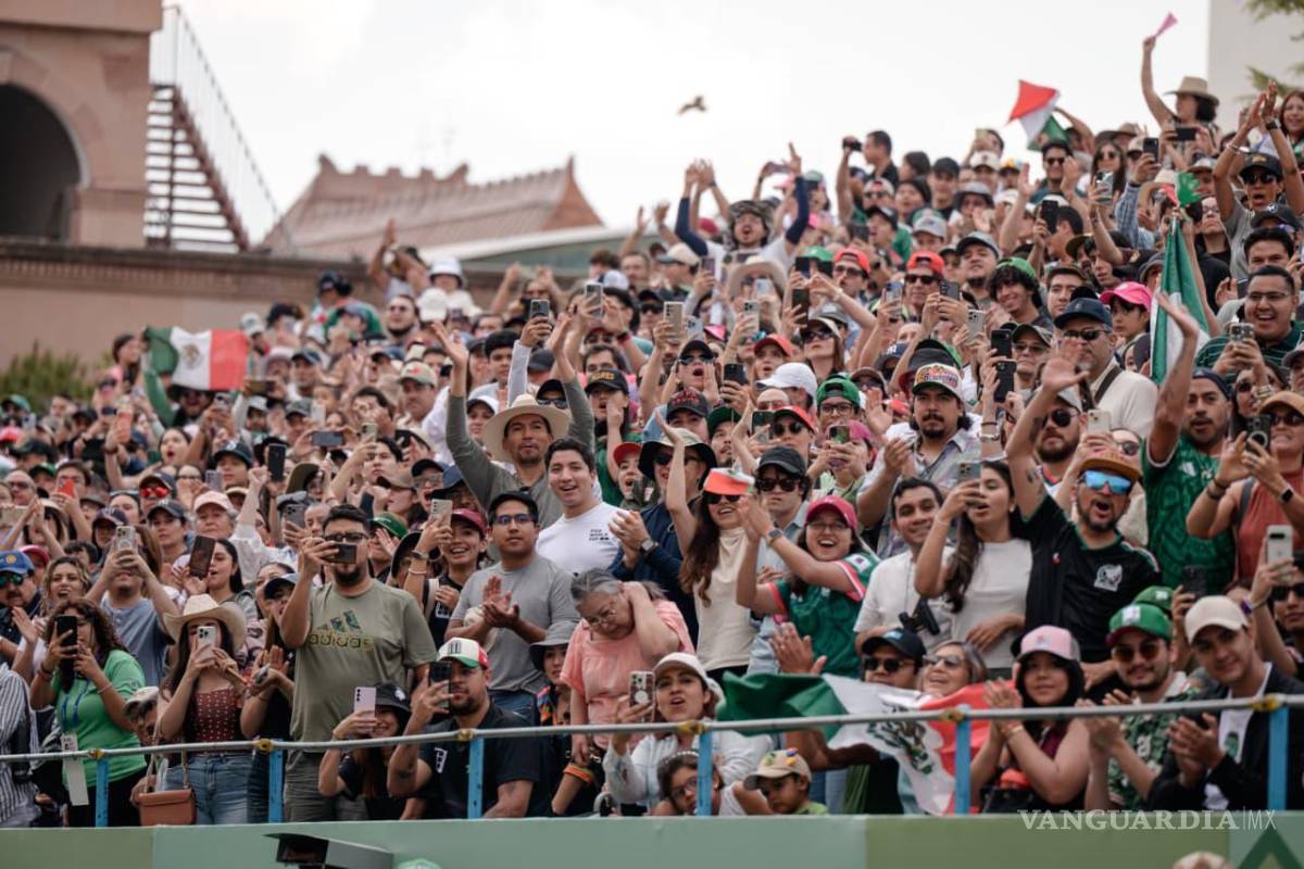 $!Miles de asistentes acudieron a las competencias realizadas en el Centro Histórico de Saltillo durante el cierre de la Final de la Copa del Mundo de Tiro con Arco.