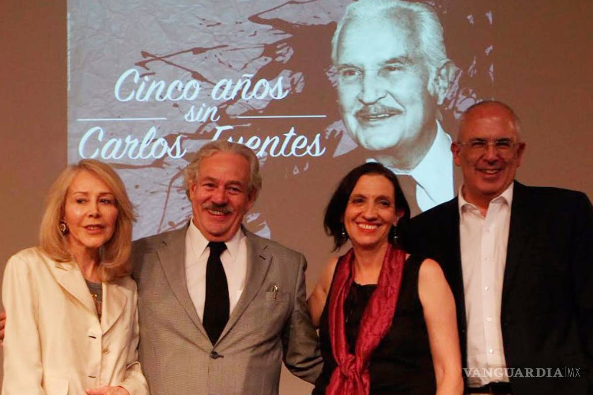 A 5 años de su muerte rinden homenaje a Carlos Fuentes en Bellas Artes