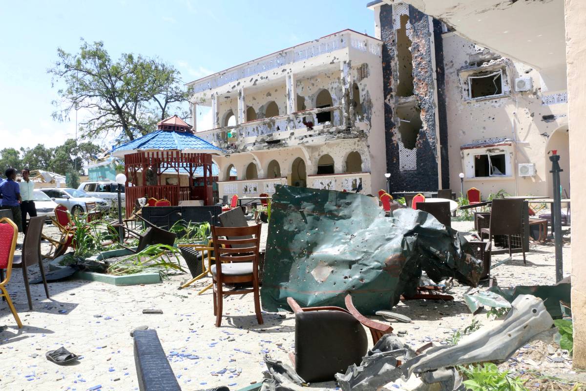 Asaltan extremistas un hotel en Somalia; hay 26 fallecidos