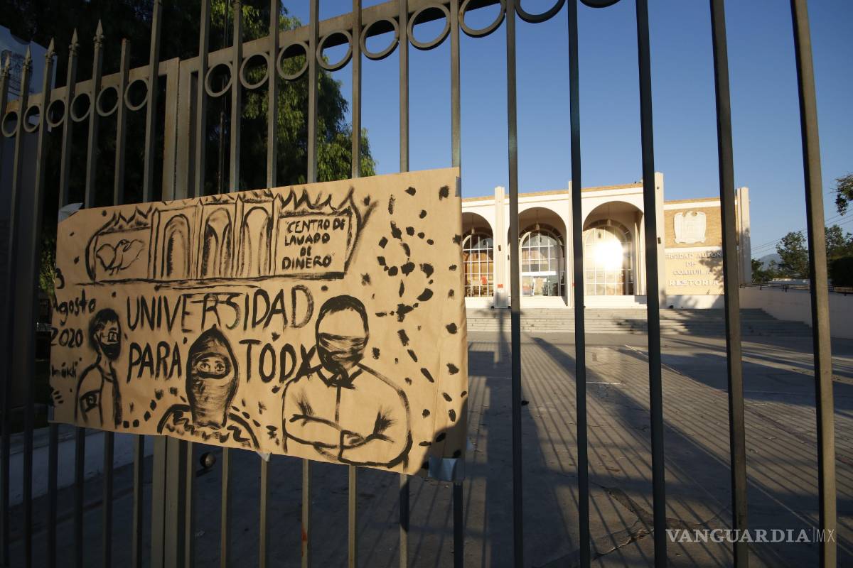 $!Realizan estudiantes plantón en Rectoría de la UAdeC