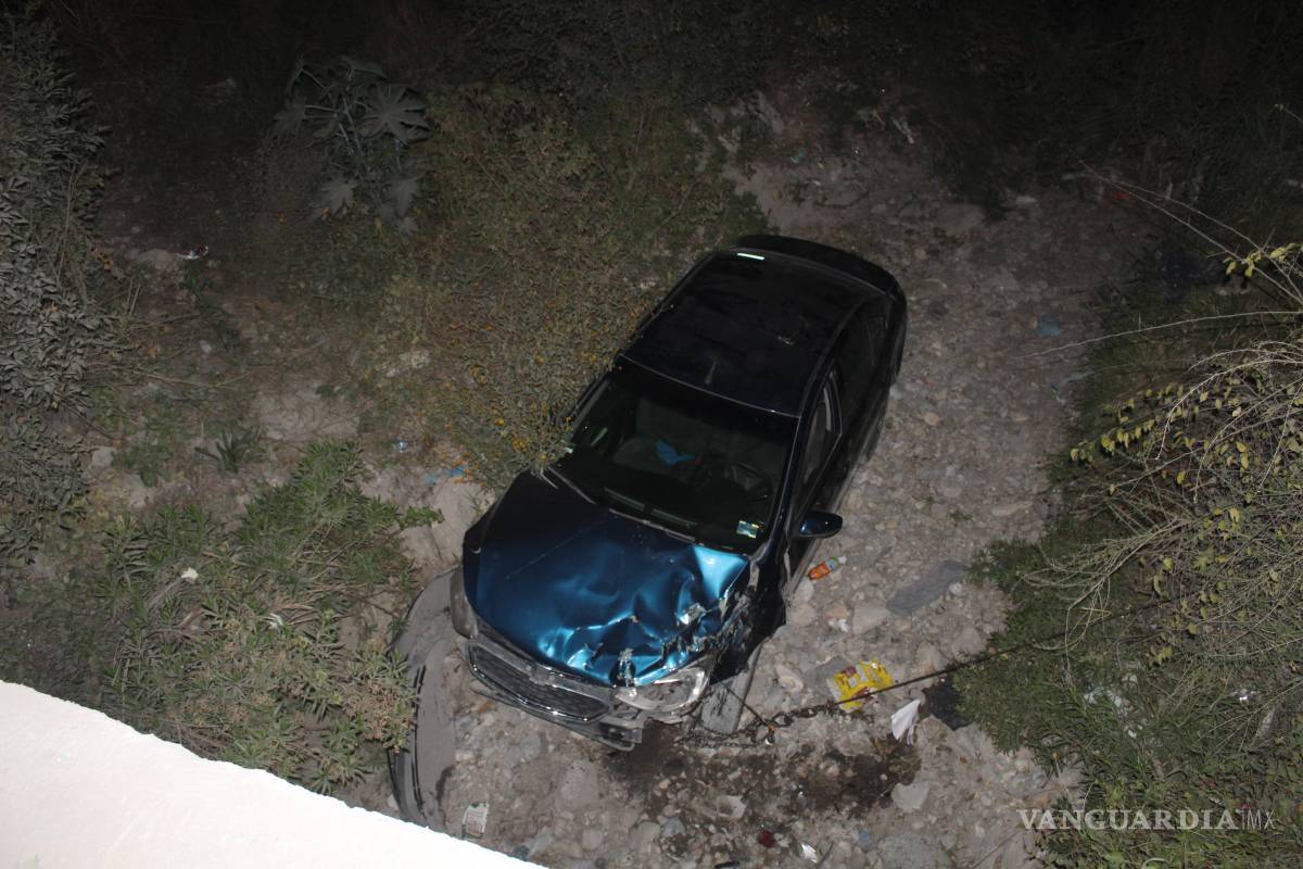 Vuelca en el antiguo camino a General Cepeda tras salir del camino; deja dos lesionados