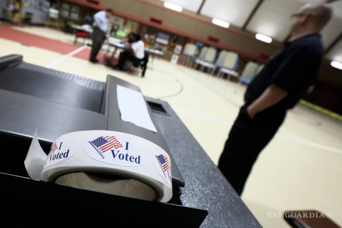 Buscan nacionalizar a un millón inmigrantes para votar en presidenciales de EU